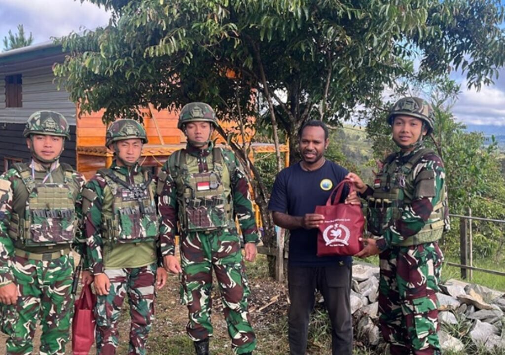 TNI Satgas Yonif 521DY Tebar Kasih di Papua, Pastikan Natal Damai dan Sambut Tahun Baru 2026 dengan Aman
