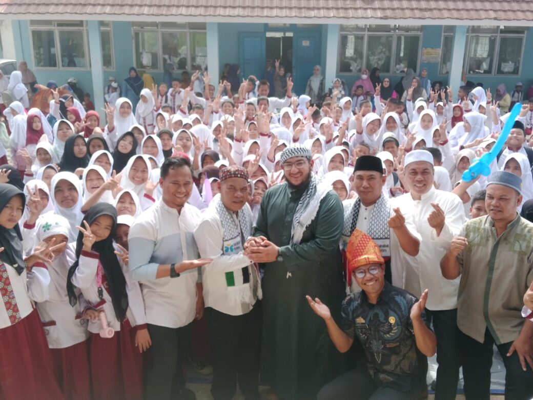 SD Negeri 148 Palembang Salurkan Donasi Kemanusiaan Rp4,6 Juta untuk Indonesia dan Yatim Palestina SD Negeri 148 Palembang Salurkan Donasi Kemanusiaan Rp4,6 Juta untuk Indonesia dan Yatim Palestina