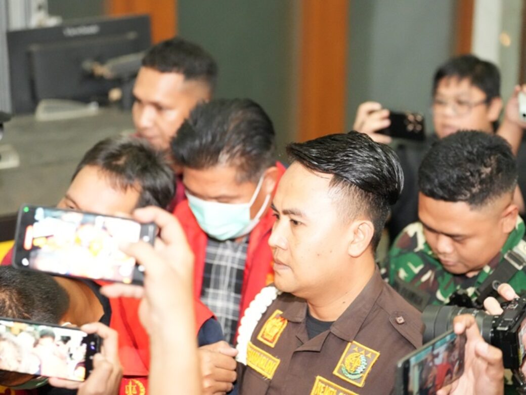 Kejaksaan Tinggi Sumatera Selatan Tangkap Oknum DPRD Muara Enim Terkait Dugaan Gratifikasi Proyek Irigasi Rp1,6 Miliar Kejaksaan Tinggi Sumatera Selatan Tangkap Oknum DPRD Muara Enim Terkait Dugaan Gratifikasi Proyek Irigasi Rp1,6 Miliar